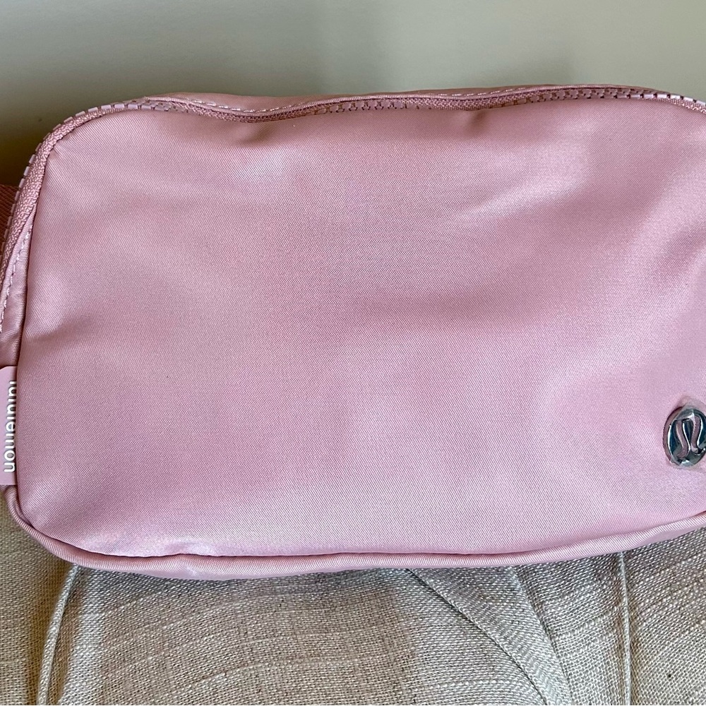 Lululemon Everywhere Belt Bag